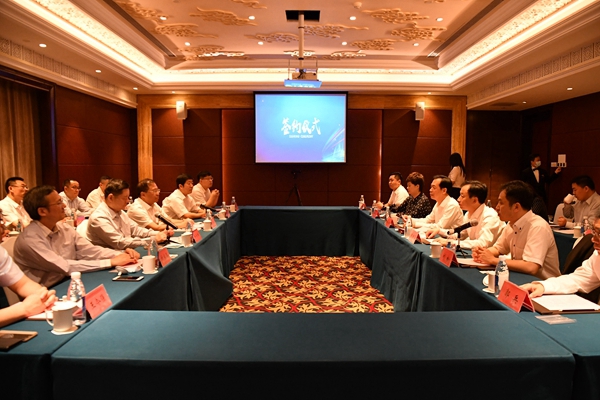 市中區(qū)政府、中國(guó)鐵塔山東省分公司、山東三箭集團(tuán)舉行項(xiàng)目合作簽約儀式